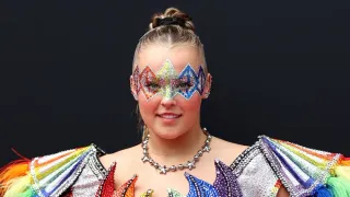 JoJo Siwa Reflects on Feeling Pressured by LGBTQ+ Community to Label Herself as Lesbian